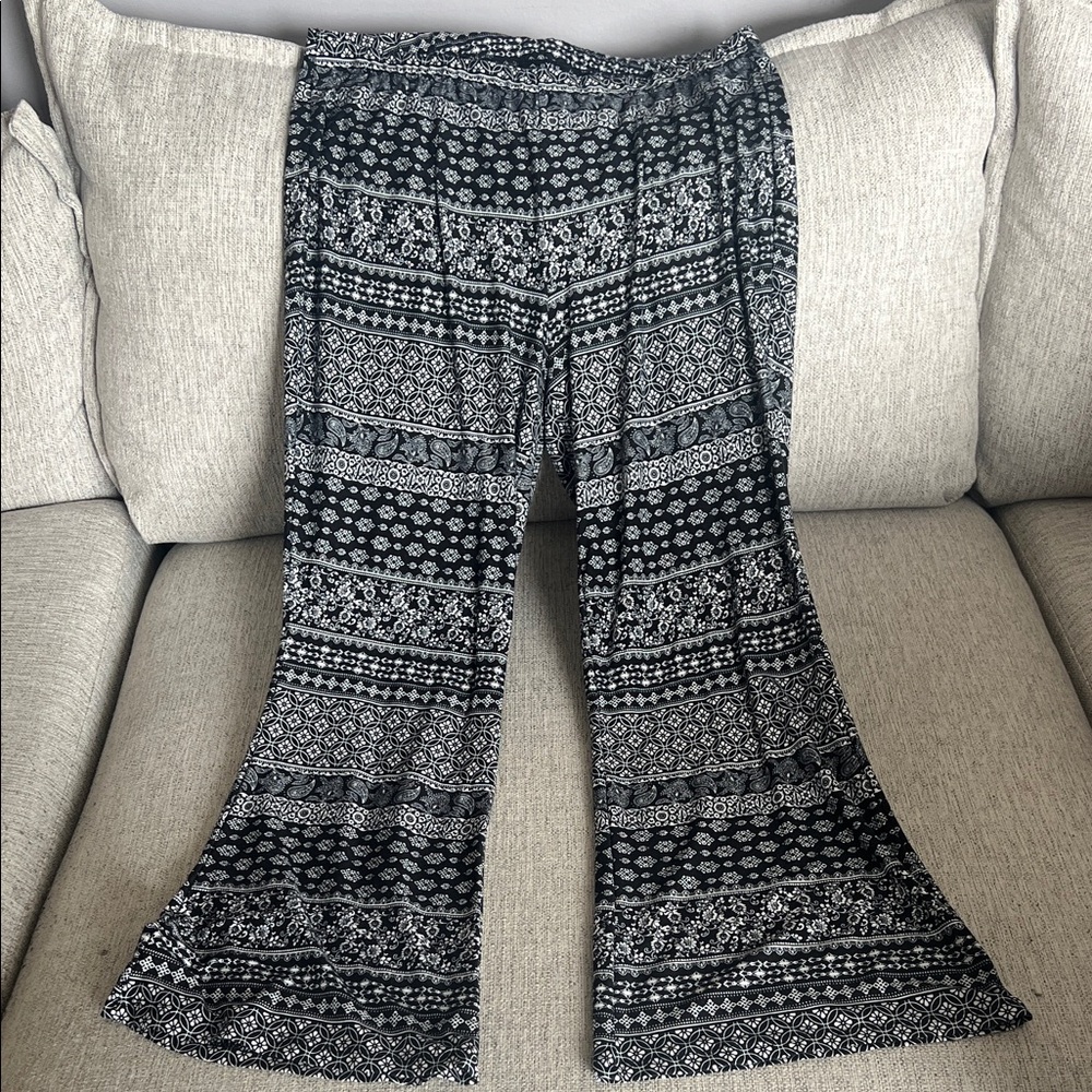 A. Byer Monochrome Patterned Pants - wide/flare leg